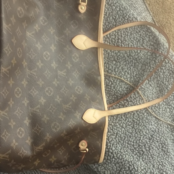 Gorgeous Handbag - Picture 14 of 16